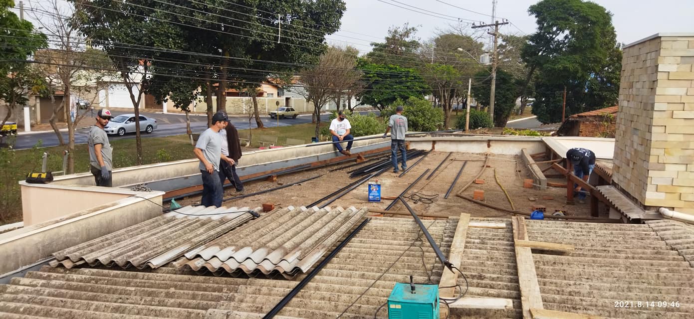 Equipe Calhas Amaral trabalhando